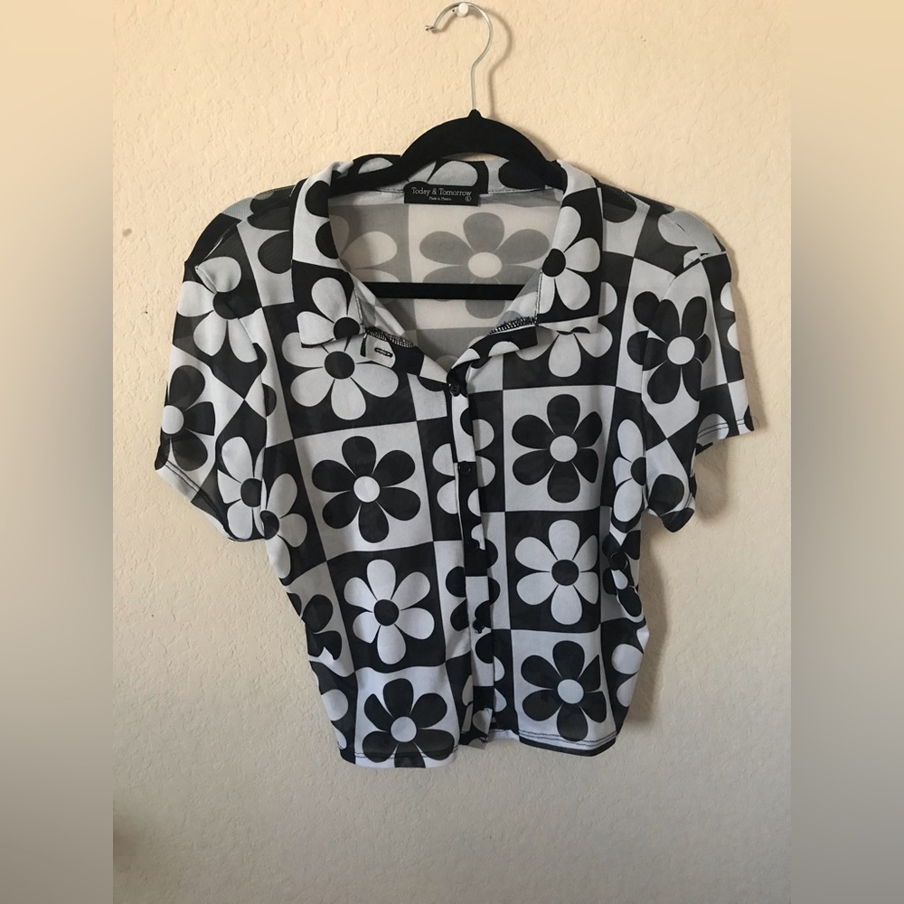 Black and white flower mesh shirt w/ collar
